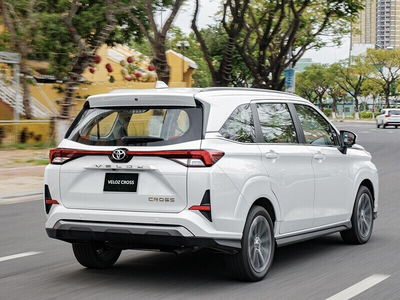 Toyota Veloz cross CVT Top (nhập Indo)