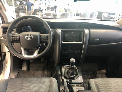 Toyota Fortuner 2.4 MT Dầu 4x2