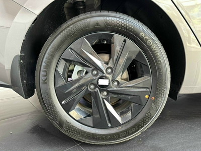 Hyundai Elantra 1.6 AT Đặc Biệt 2024