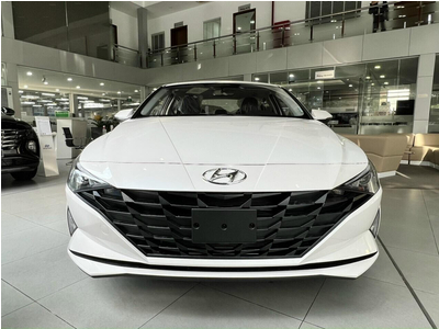 Hyundai Elantra 1.6 AT Tiêu Chuẩn 2024