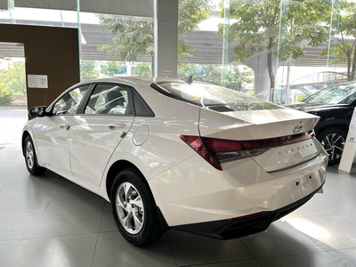 Hyundai Elantra 1.6 AT Tiêu Chuẩn 2024