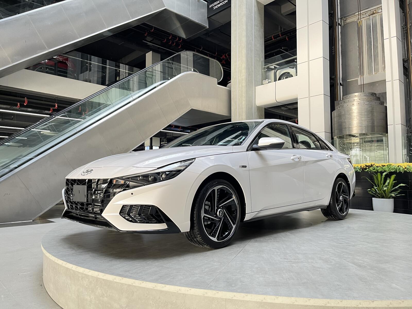 Hyundai Elantra 2.0 AT Cao Cấp 2022