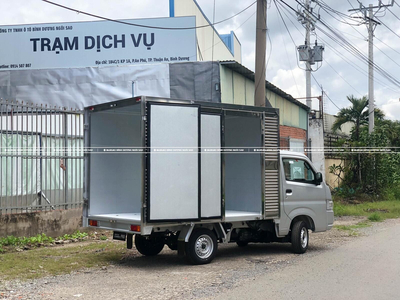 Suzuki Carry Pro mới 2023 thùng kín 700kg