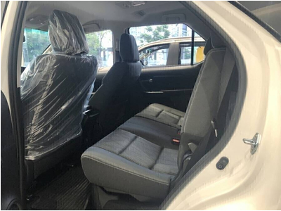 Toyota Fortuner 2.4 MT Dầu 4x2