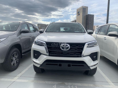 Toyota Fortuner 2.4AT Dầu 4x2