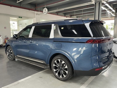 KIA Carnival 3.5G Signature 7 chỗ