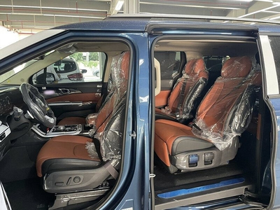 KIA Carnival 3.5G Signature 7 chỗ