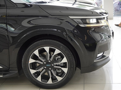 KIA Carnival 2.2D Premium 7 chỗ
