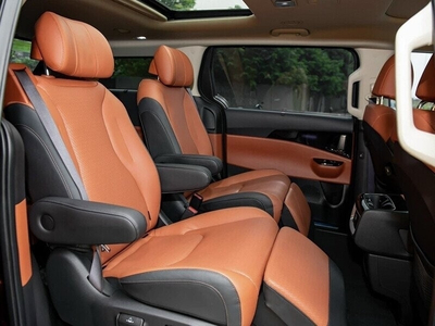 KIA Carnival 2.2D Premium 8 chỗ