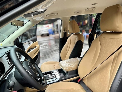 KIA Carnival 2.2D Luxury 8 chỗ