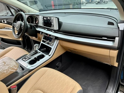 KIA Carnival 2.2D Luxury 8 chỗ