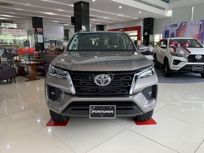 Toyota Fortuner 2.7AT Xăng 4x4