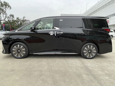 Toyota Alphard HEV 2024