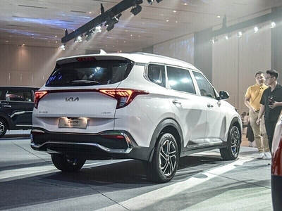 KIA Carens 1.5G Deluxe