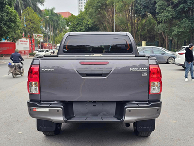 Toyota Hilux 2.4L 4X4 MT 2025