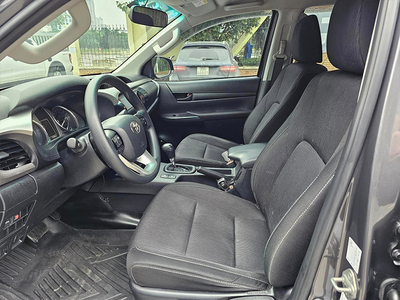 Toyota Hilux 2.4L 4X4 MT 2025