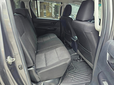 Toyota Hilux 2.4L 4X4 MT 2025