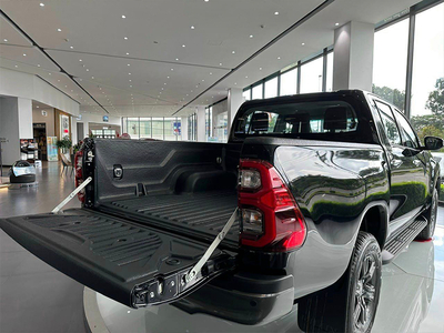 Toyota Hilux 2.4L 4X4 AT 2025