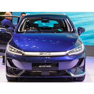 BYD M6 2026
