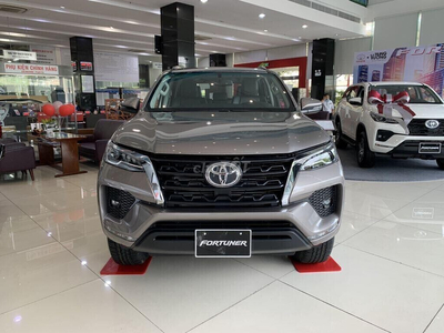 Toyota Fortuner 2.7AT Xăng 4x4