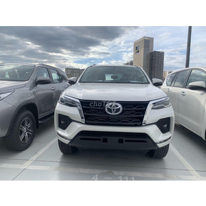 Toyota Fortuner 2.4AT Dầu 4x2