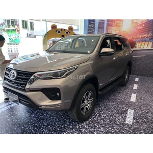 Toyota Fortuner 2.8 AT Dầu 4x4