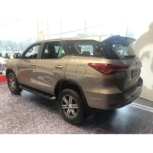 Toyota Fortuner 2.8 AT Dầu 4x4