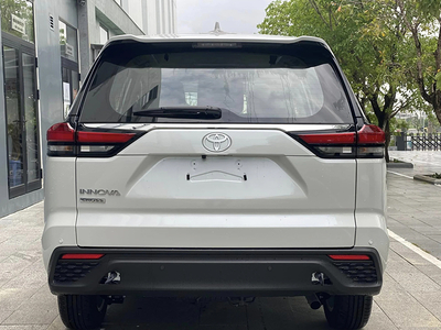 Toyota Innova Cross 2.0V 2025