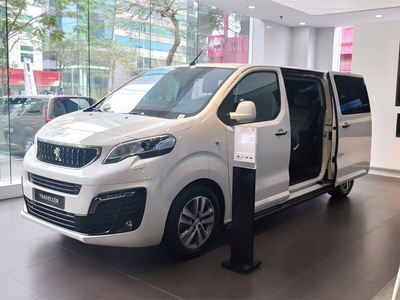 Peugeot Traveller Premium 7S