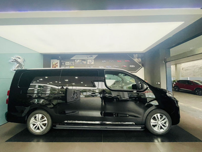 Peugeot Traveller Premium 7S