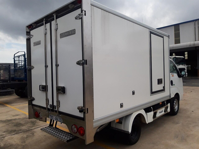 Xe tải KIA Frontier K200 - Thùng đông lạnh - Tải 990kg / 1490kg / 1990kg