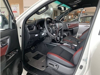 Toyota Fortuner Legender 2.4 AT Dầu 4x2