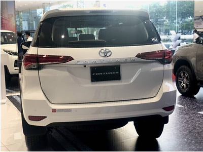 Toyota Fortuner 2.4 MT Dầu 4x2