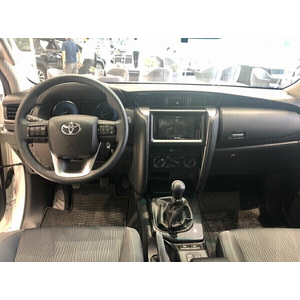 Toyota Fortuner 2.4 MT Dầu 4x2