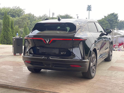 VinFast VF7 Eco 2025