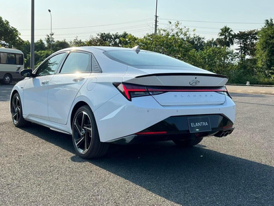 Hyundai Elantra 1.6 AT Tiêu Chuẩn