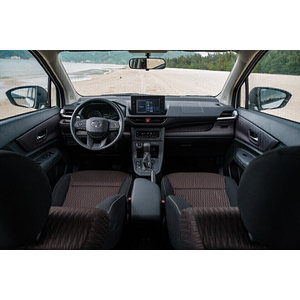 Toyota Avanza Premio MT