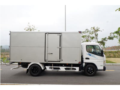 Xe tải Fuso Canter TF4.9 - Thùng kín - Tải 2 tấn
