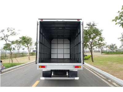 Xe tải Fuso Canter TF4.9 - Thùng kín - Tải 2 tấn