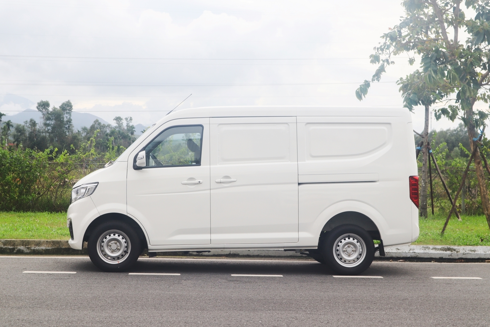 XE TẢI THACO FRONTIER TF420V 2S - Tải 945 KG - Thùng 2m35