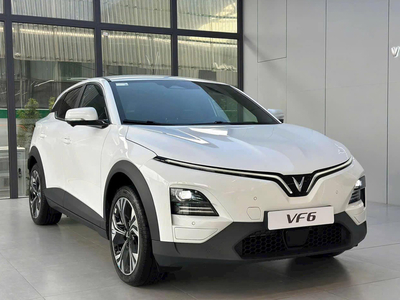 VinFast VF6 Eco 2025