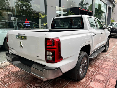 Mitsubishi Triton 2WD AT Premium