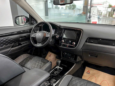 Mitsubishi Outlander 2.0 CVT Premium 2025