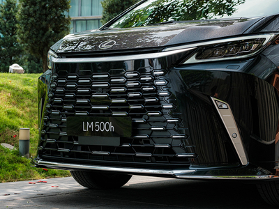 Lexus LM500H (4 Chỗ)