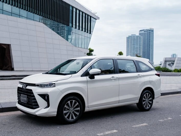 Toyota Avanza Premio MT