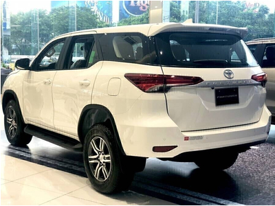 Toyota Fortuner 2.4 MT Dầu 4x2