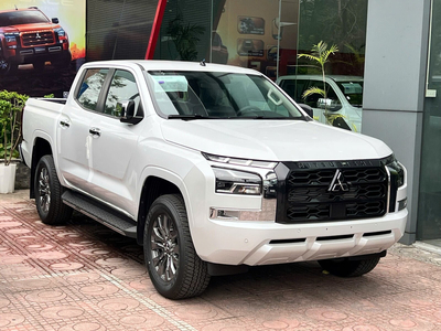 Mitsubishi Triton 2WD AT Premium