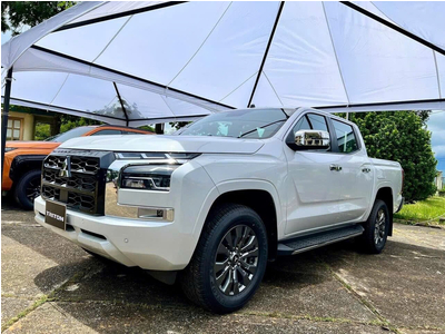 Mitsubishi Triton 2WD AT Premium