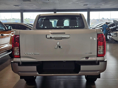 Mitsubishi Triton 2WD AT GLX