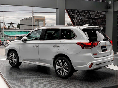 Mitsubishi Outlander 2.0 CVT Premium 2025